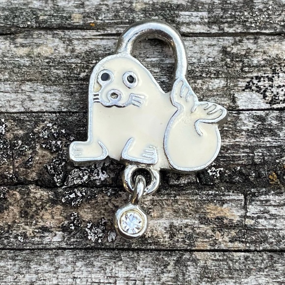 White Harp Seal Charm Pendant Dangle Bezel Set Faux Diamond 1” Long - Picture 4 of 4